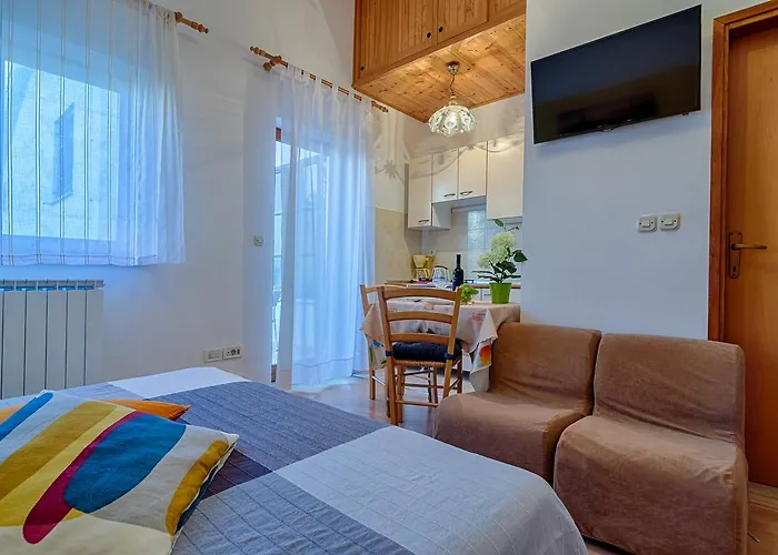 Ana Apartamento *