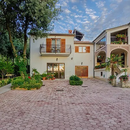 アパート Ana プーラ