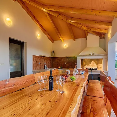 Διαμέρισμα Ana *